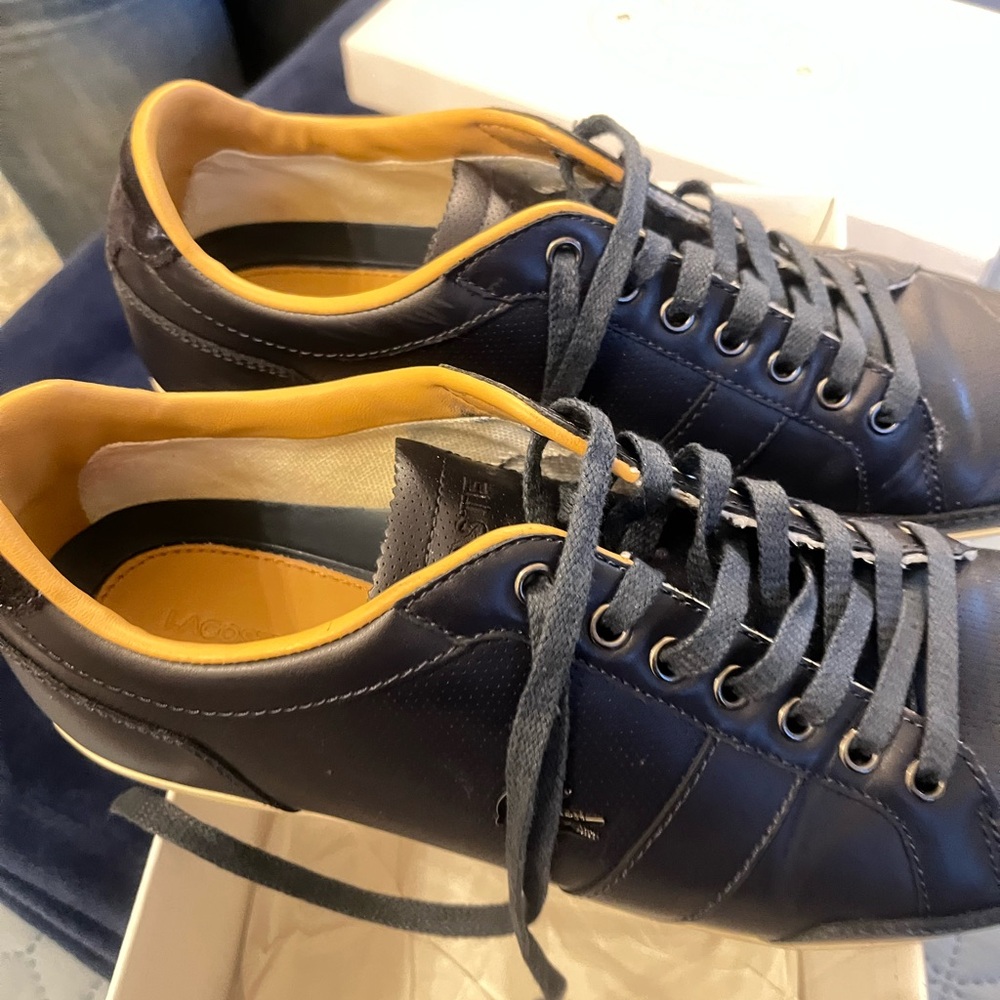 Beautiful Lacoste Men's size 9 driver Black Leather Sneakers. Gorgeous and comfy